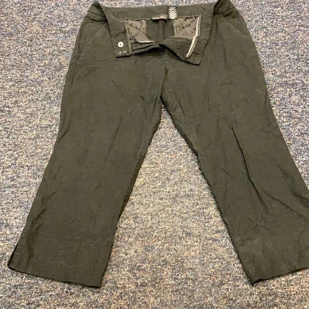 New York & Company Black Stretch Capris sz. 12